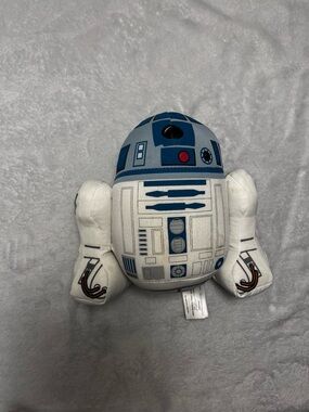 FREE TO ANY BUNDLE OVER $10 Star Wars R2-D2